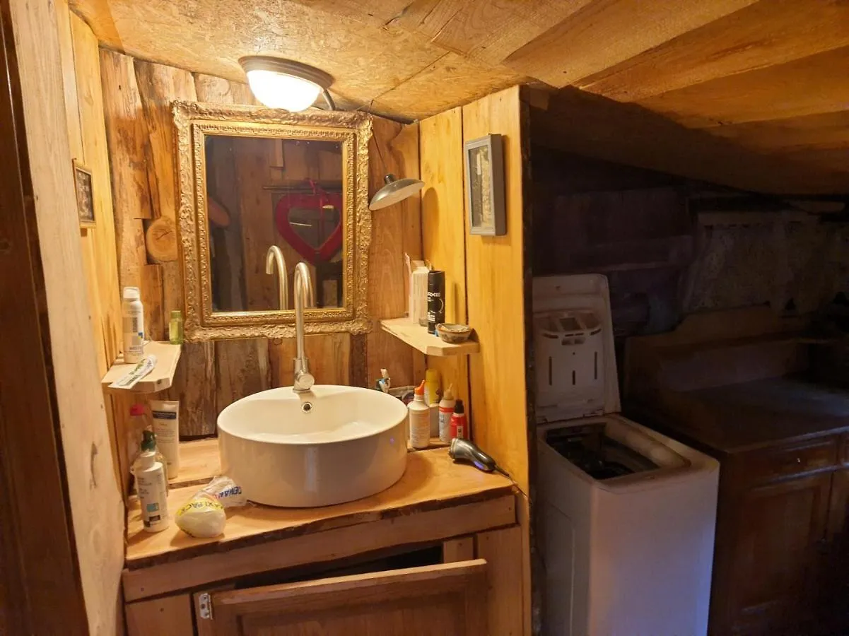 Bed & Breakfast La Cabane, Petite Chambre Agreable Chez L'Habitant, Maison Toute En Bois Valdeblore Frankrijk